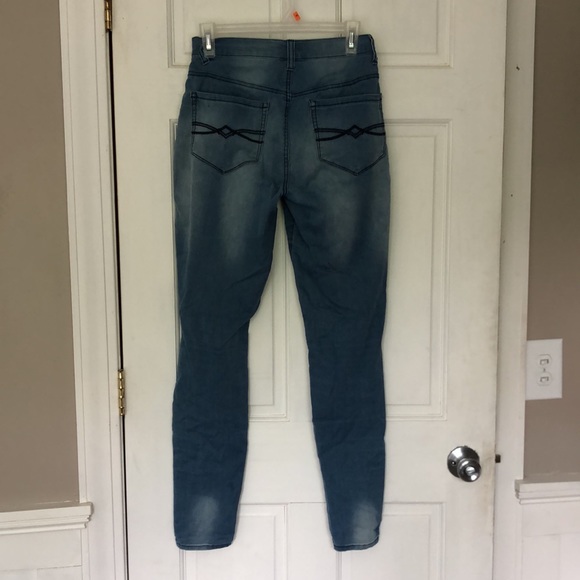 Blue jeans, junior - Picture 2 of 5